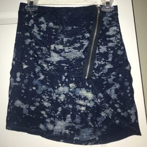 XS Monrow navy and white splatter skirt